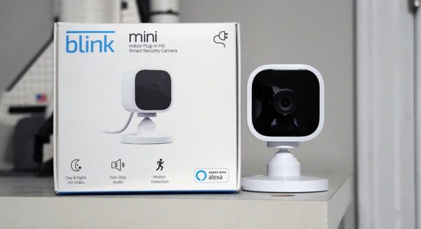 Blink - Mini Indoor 1080p Wi-Fi Security Camera - White - Image 4